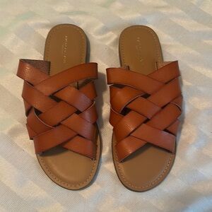 NWOT American Eagle Outfitters Basketweave Slides